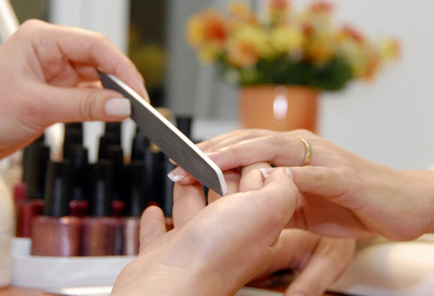Precautions need to take while getting manicure
