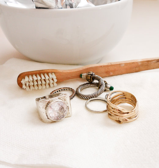 Using various ways to clean different types of jewelry