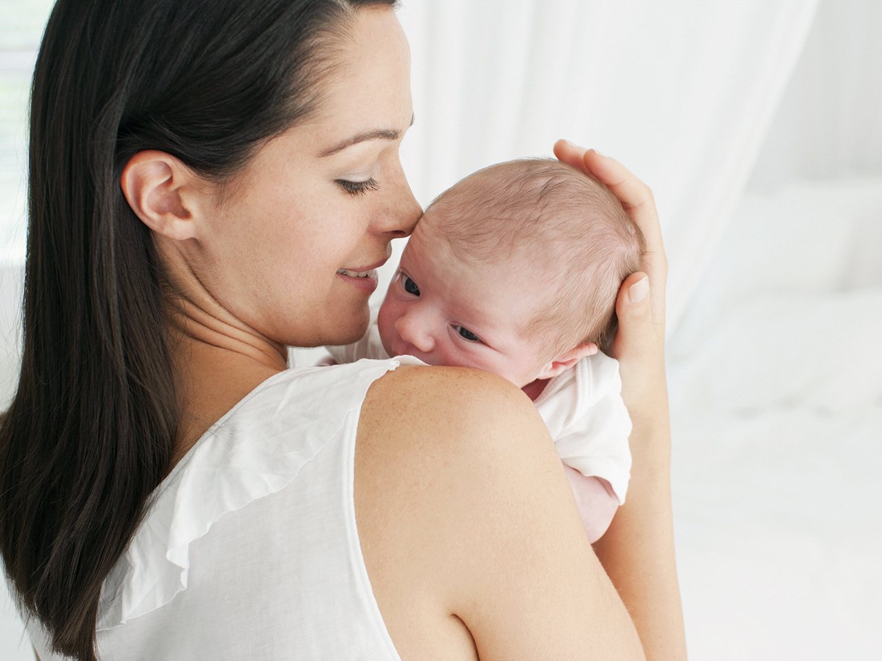 The scent of a newborn baby has a positive impact on the mother