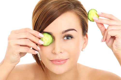 How to avoid puffy eyes after late night hangouts