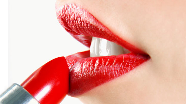 Tips to avoid your red lipstick from bleeding