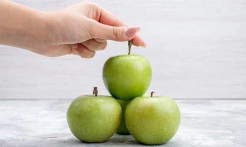 fresh-green-apples-on-table
