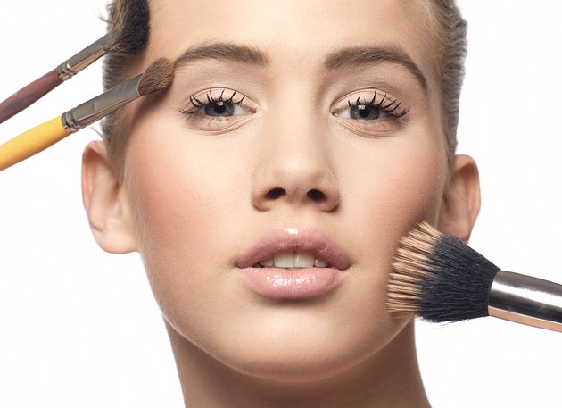 3 Ways to make your face slimmer using makeup