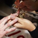 8 Steps to a gold foil manicure