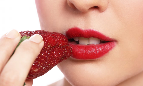 Fruit-extracts-for-soft-pink-lips