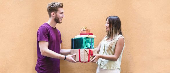 A Modern Gentleman's Guide to Gift Her the Best Women's Day Gift 2020
