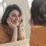 woman saw her face in the mirror