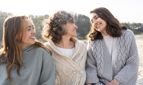 Women-enjoying-their-vacation-with-family