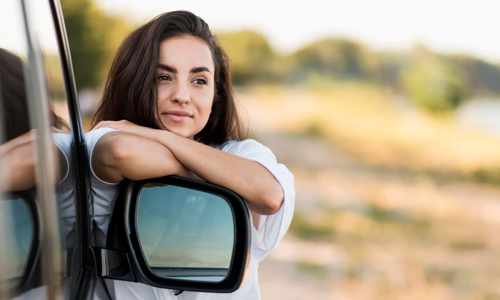 Woman-is-thinking-about-her-trip-memories