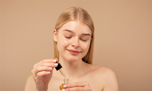 A woman ready to apply face oil