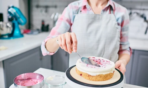 How to Ice a Cake Without Crumbs