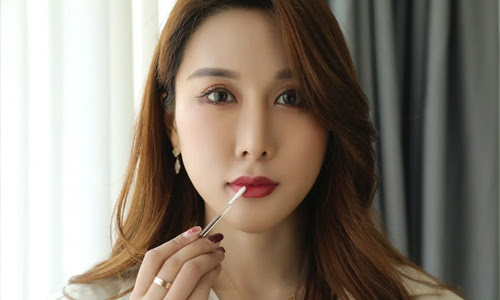 How to Stop Lipstick from Smudging